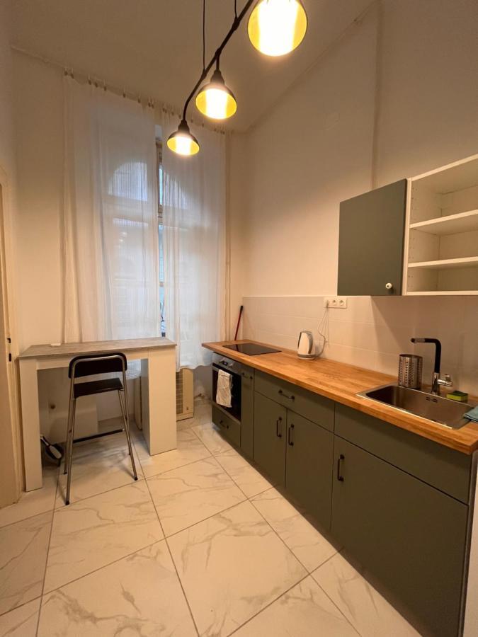 Calm, Artistic Apartment 9Th Distric Central City Budapest Eksteriør billede