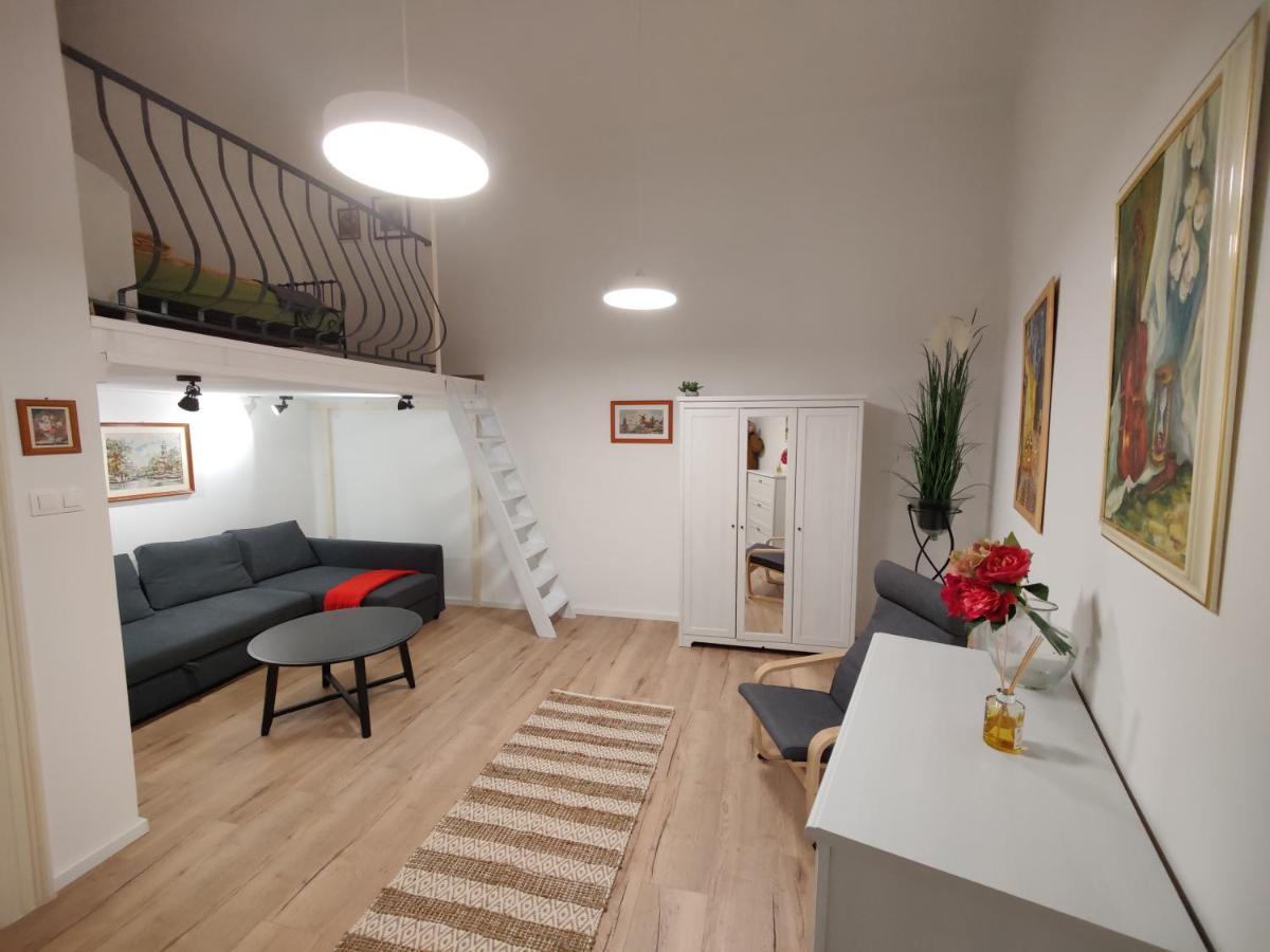 Calm, Artistic Apartment 9Th Distric Central City Budapest Eksteriør billede
